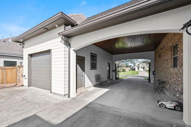 6447 Coushatta Dr, Gonzales, LA 70737