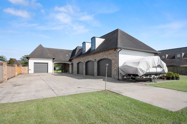 6447 Coushatta Dr, Gonzales, LA 70737