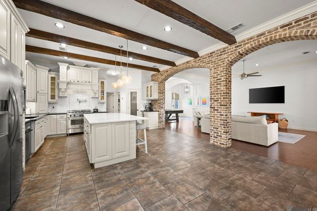 6447 Coushatta Dr, Gonzales, LA 70737