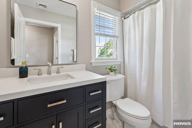 7 Holly Court, Bloomfield, NJ 07003