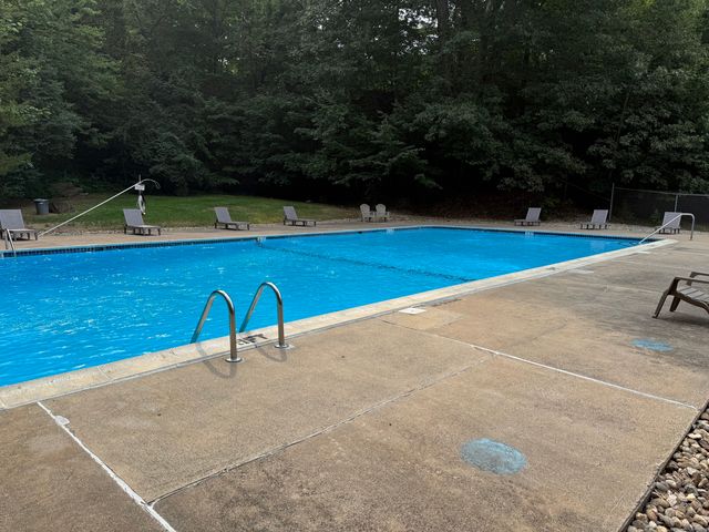 31 Woodsedge Drive APT 1C, Newington, CT 06111