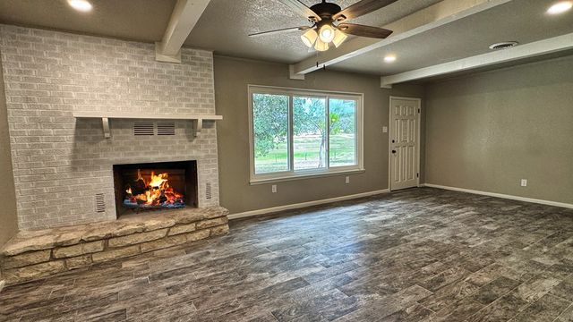 241 W Doris Dr, Kerrville, TX 78028