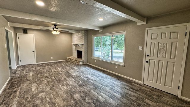 241 W Doris Dr, Kerrville, TX 78028