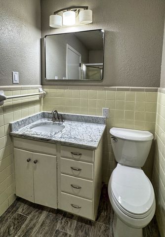 241 W Doris Dr, Kerrville, TX 78028