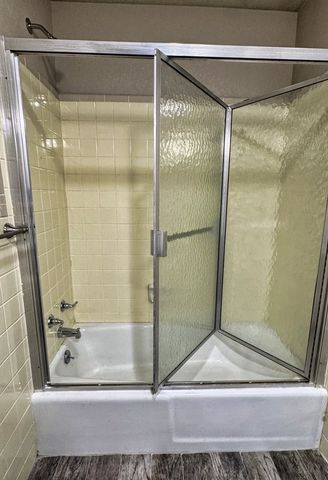 241 W Doris Dr, Kerrville, TX 78028