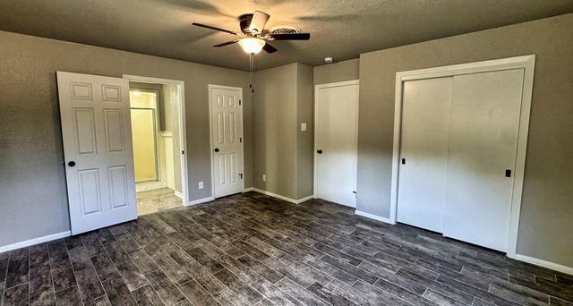241 W Doris Dr, Kerrville, TX 78028
