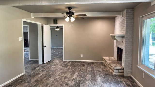 241 W Doris Dr, Kerrville, TX 78028