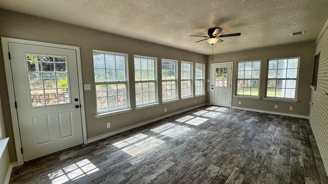 241 W Doris Dr, Kerrville, TX 78028