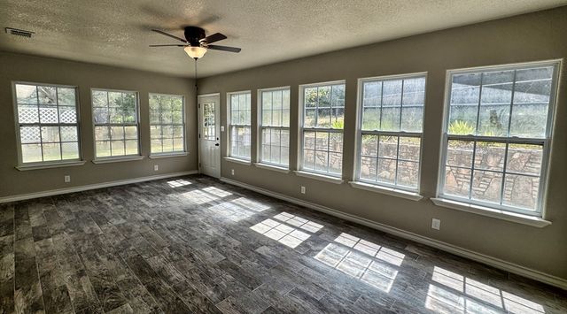 241 W Doris Dr, Kerrville, TX 78028