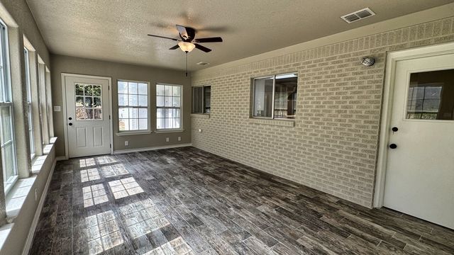 241 W Doris Dr, Kerrville, TX 78028