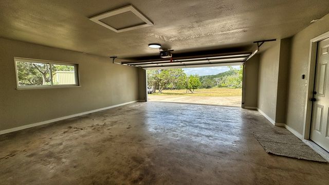 241 W Doris Dr, Kerrville, TX 78028