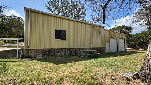 241 W Doris Dr, Kerrville, TX 78028