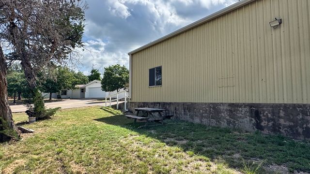 241 W Doris Dr, Kerrville, TX 78028