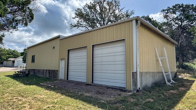 241 W Doris Dr, Kerrville, TX 78028