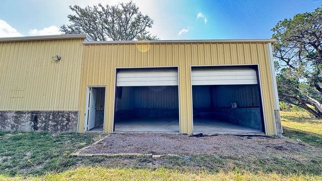 241 W Doris Dr, Kerrville, TX 78028