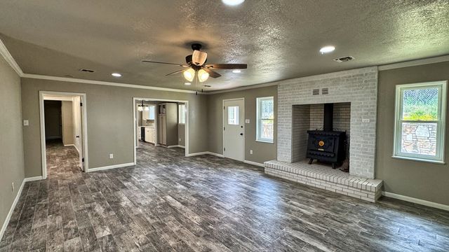 241 W Doris Dr, Kerrville, TX 78028