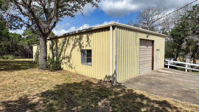 241 W Doris Dr, Kerrville, TX 78028