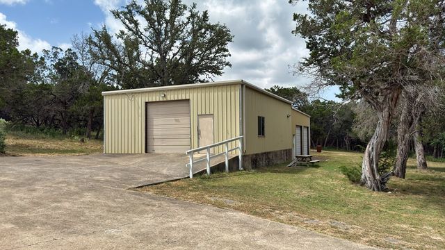241 W Doris Dr, Kerrville, TX 78028