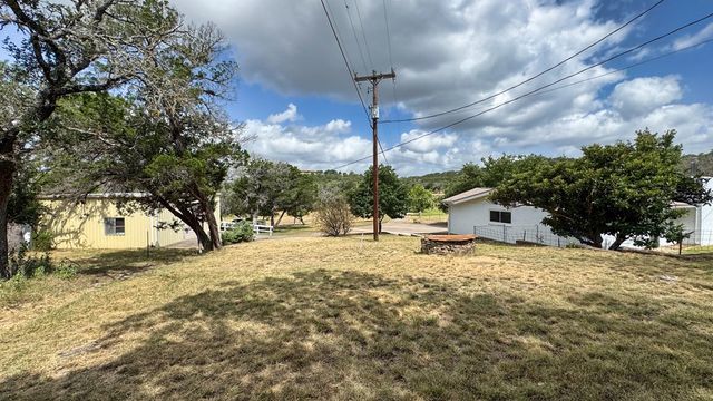 241 W Doris Dr, Kerrville, TX 78028