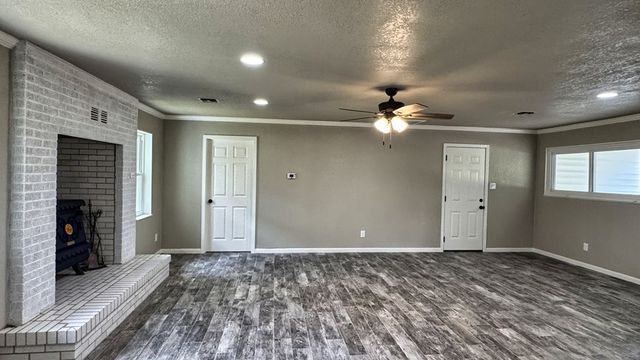 241 W Doris Dr, Kerrville, TX 78028