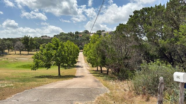 241 W Doris Dr, Kerrville, TX 78028