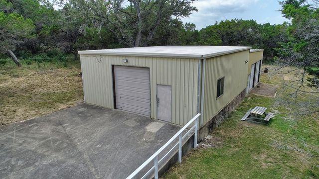 241 W Doris Dr, Kerrville, TX 78028