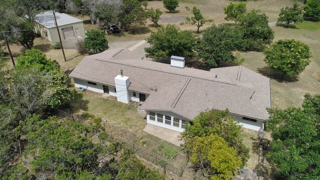 241 W Doris Dr, Kerrville, TX 78028