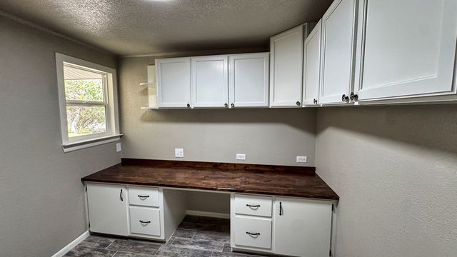 241 W Doris Dr, Kerrville, TX 78028