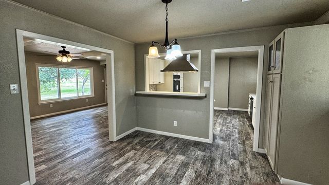 241 W Doris Dr, Kerrville, TX 78028
