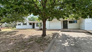 241 W Doris Dr, Kerrville, TX 78028