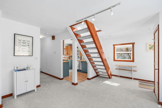 6724 E EMIGRATION CANYON RD, Emigration Canyon, UT 84108