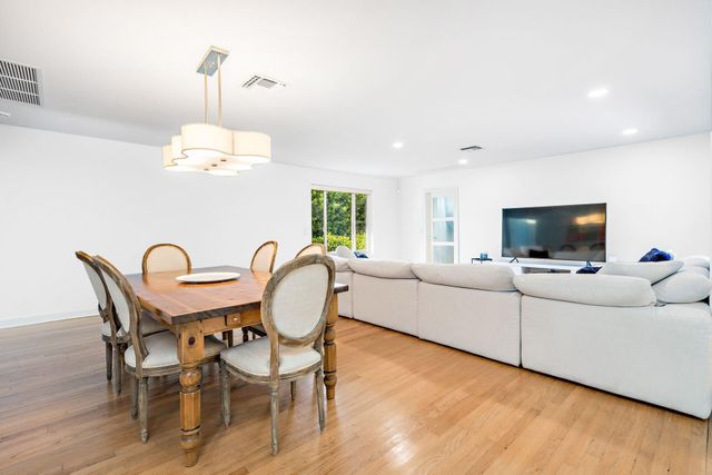157 Worth Court N, West Palm Beach, FL 33405