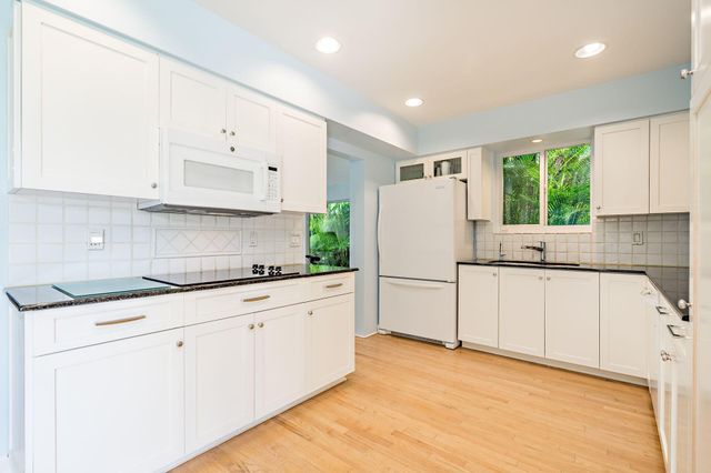 157 Worth Court N, West Palm Beach, FL 33405