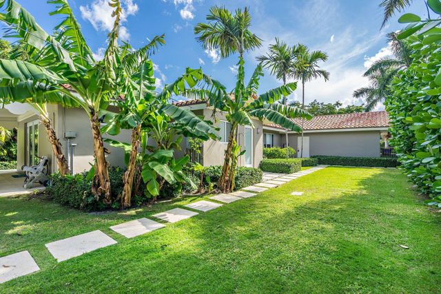 157 Worth Court N, West Palm Beach, FL 33405