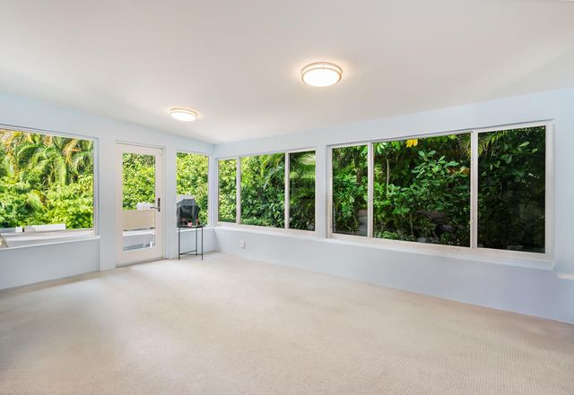 157 Worth Court N, West Palm Beach, FL 33405