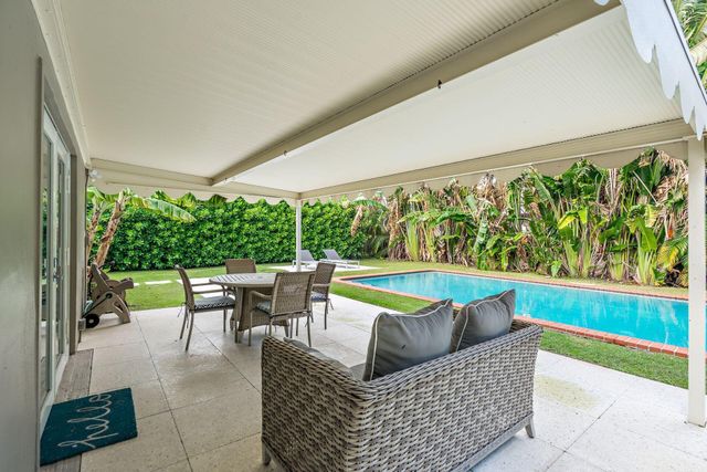 157 Worth Court N, West Palm Beach, FL 33405