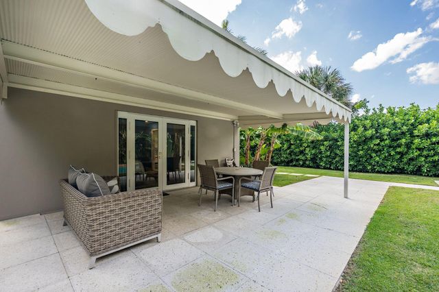 157 Worth Court N, West Palm Beach, FL 33405