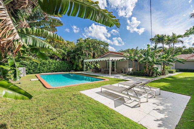 157 Worth Court N, West Palm Beach, FL 33405