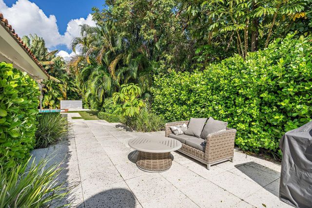 157 Worth Court N, West Palm Beach, FL 33405