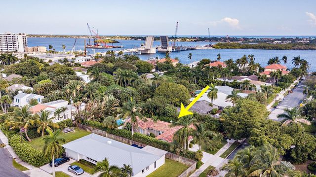 157 Worth Court N, West Palm Beach, FL 33405