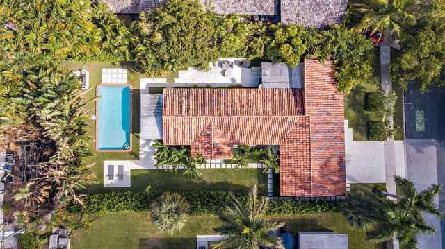 157 Worth Court N, West Palm Beach, FL 33405