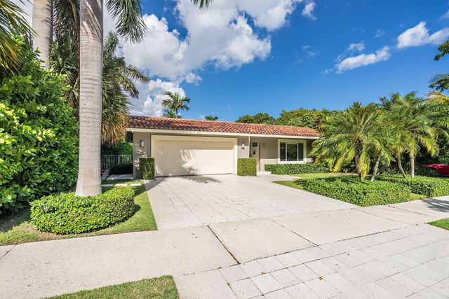 157 Worth Court N, West Palm Beach, FL 33405
