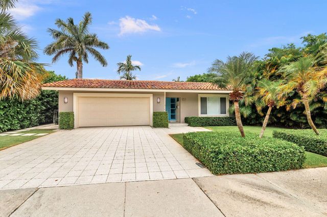 157 Worth Court N, West Palm Beach, FL 33405