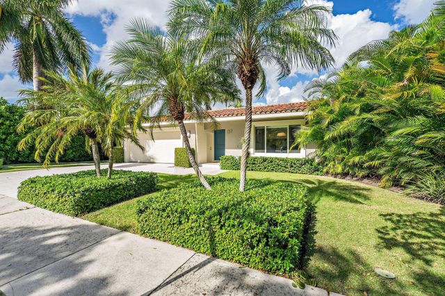 157 Worth Court N, West Palm Beach, FL 33405