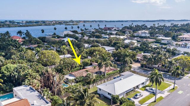 157 Worth Court N, West Palm Beach, FL 33405