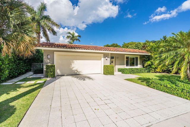 157 Worth Court N, West Palm Beach, FL 33405