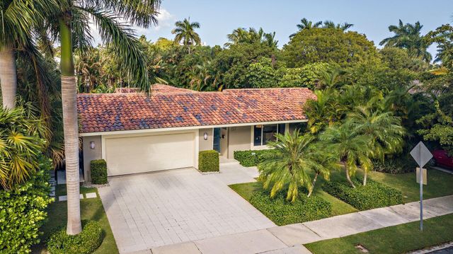 157 Worth Court N, West Palm Beach, FL 33405