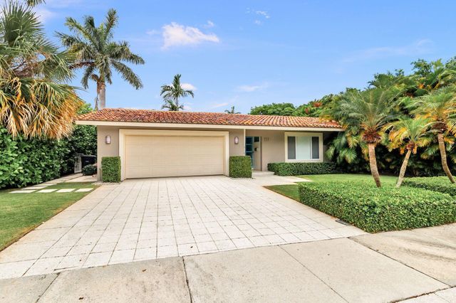 157 Worth Court N, West Palm Beach, FL 33405
