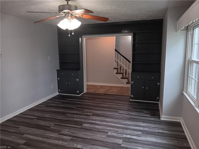 11 Haley DR, Hampton, VA 23661