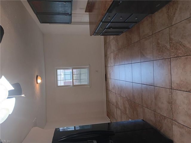 11 Haley DR, Hampton, VA 23661